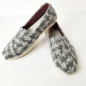 Toms Classic Grey/ White Check Print Shoes SZ 7.5